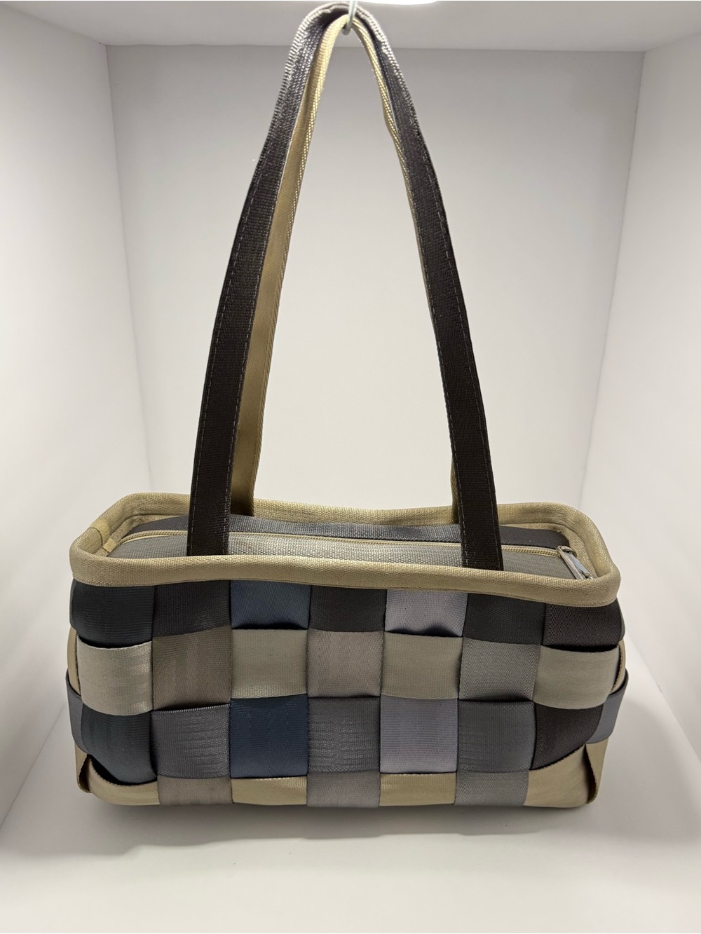 Harveys Seatbelt Bag Woven Tote Handbag Gray Beige Blue Zip Top Shoulder Purse